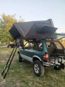 Customized Side-Open Aluminum Hard Shell Rooftop Tent for 4×4 Off-Road SUVs, 3-4 Person, with Logo