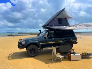 Factory Price Aluminum Hard Shell Rooftop Tent with Ladder for SUV Overlanding One Bedroom Four season Waterproof UV50+