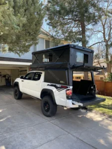 Hiperlion Aluminum Truck Camper Shell Pop Camper LED Lighting USB Storage Waterproof >3000mm Four Season for Tundra F150 Tacoma