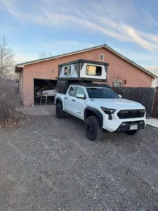 Hiperlion Hard Shell Pop Truck Camper Aluminum Honeycomb Panel for Tundra Frontier Gladiator Ranger 4 Season Snowproof Windproof