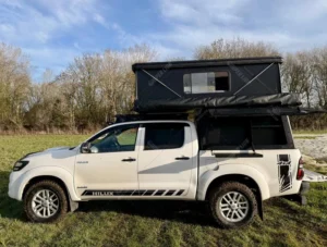 Hiperlion Pickup Truck Off Road Hard Shell Roof Top Tent Four Season Waterproof Aluminum Foldable Quick Automatic Opening Sturdy